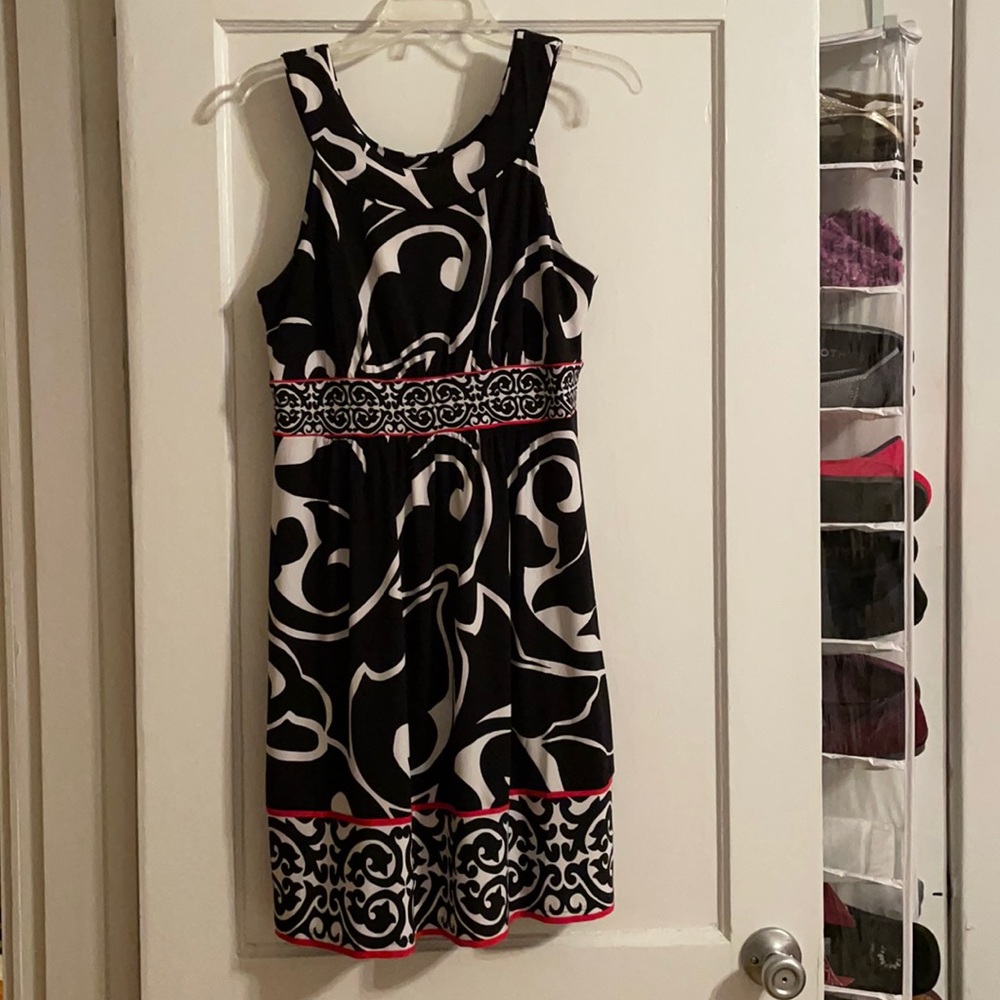 Round Neck Black and White Sleeveless Dress